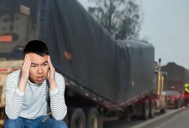 Tractocamión bloquea el tráfico en la Autopista Norte tome la Carrera 7