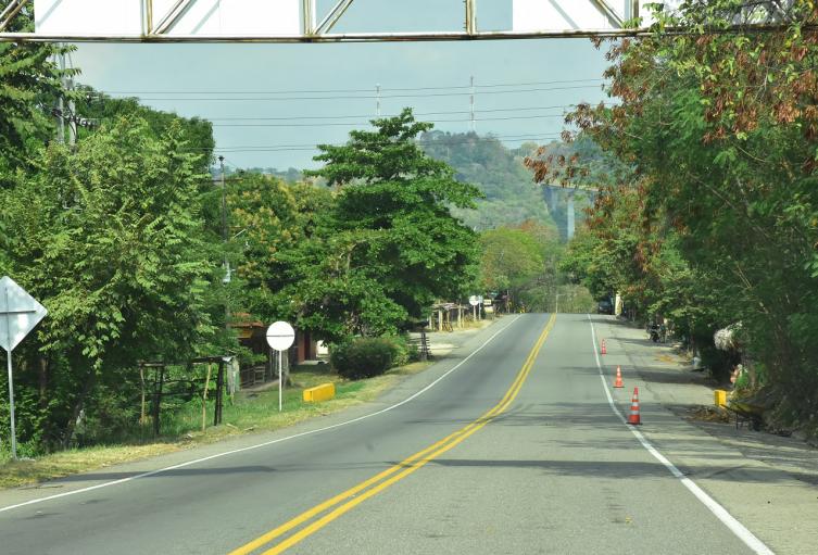 Cómo funciona doble línea amarilla en carretera