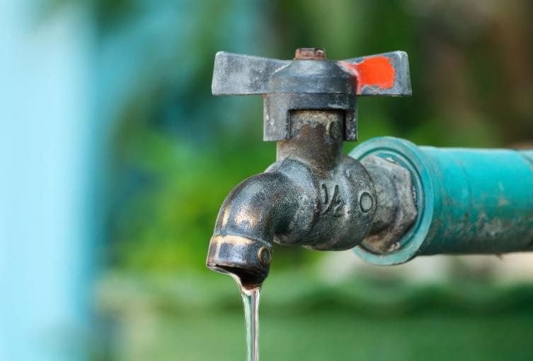 Kennedy y Antonio Nariño sin agua por 27 horas: toco bañarse a totumadas