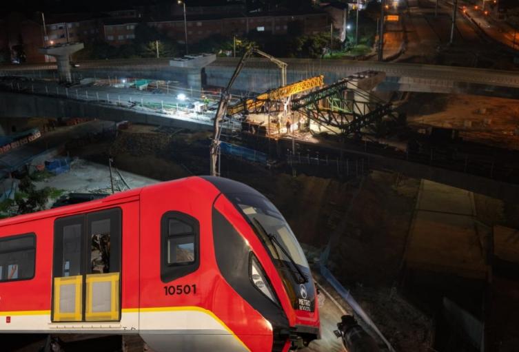 Nuevo puente en la avenida Primera de Mayo con carrera 68