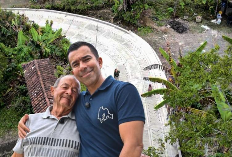 Placa huella en Sasaima, Cundinamarca