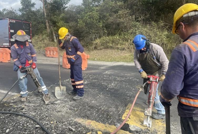 Trabajos en la vía al Llano