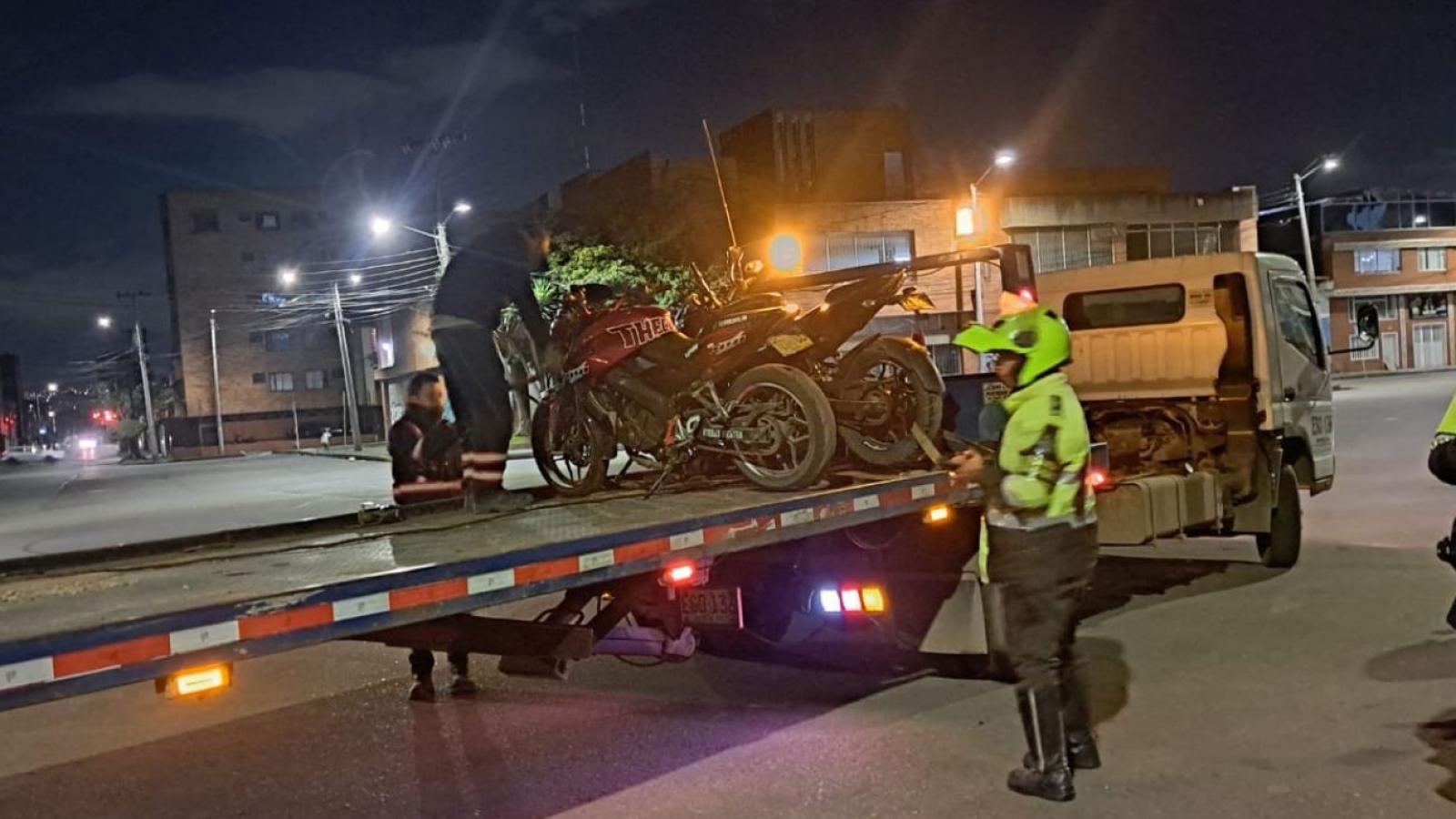 Inmovilizaciones ilegales de motos: agentes se estarían saltando la ley |  Alerta Bogotá