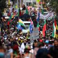 Recorrido por el centro de Bogotá de La minga indígena y llegada a la Plaza de Bolívar 