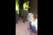 Le impusieron una multa por preguntar por el costo de una empanada en la calle