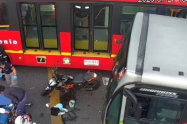 Choque de buses y moto causa tremendo trancón en Chapinero