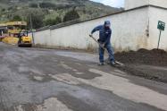 Conductores les mejoran las vías en Chía: no sufrirán por huecos