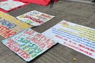 Manifestación de docentes en contra de los recortes laborales implementados por la Secretaría de Educación