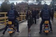 Motos eléctricas en el puente de la 92