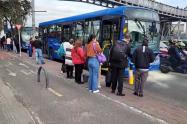 Conductor del SITP salva a bus de incendiarse