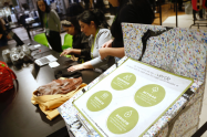 Bogotá instaló 17 contenedores para que tu ropa en desuso tenga una segunda oportunidad