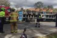 Tractocamión volcado en Bogotá
