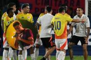 Jugadores de Colombia celebrando clasificación al Mundial 2026