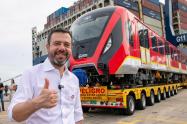 Carlos Fernando Galán, con el primer tren del Metro de Bogotá