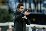Jorge Bava dirigiendo un partido con Santa Fe