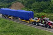 Trenes del Metro de Bogotá viajando por las carreteras del país.