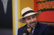 Andrés Guerra, en la cabina de Alerta Bogotá, en el marco de Tribuna RCN
