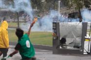 Disturbios cerca de Corferias trancones, daños y caos total en la Calle 26