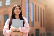 Joven estudiante universitaria