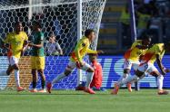 Selección Colombia celebrando gol contra Sudáfrica