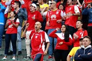 Hinchas de Millonarios y Santa Fe se agarraron hasta con armas de fuego 