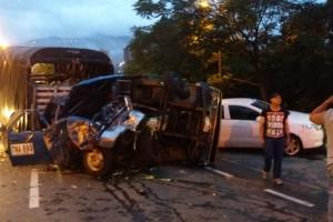 Imágenes del choque de varios vehiculos en Medellín