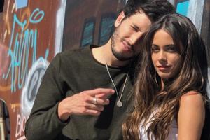 La cantante aclaró que tipo de relación lleva con el colombiano.