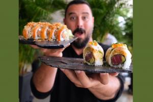 Tulio y el Sushi Master en Colombia. 