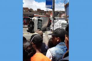 Joven aplastado por camión en Bogotá