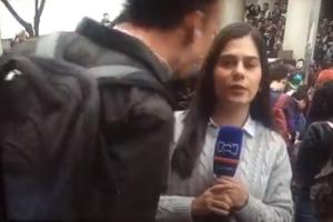 Momento en el que la periodista fue increpada por el sujeto.