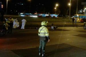 Motociclista muere arrollado 
