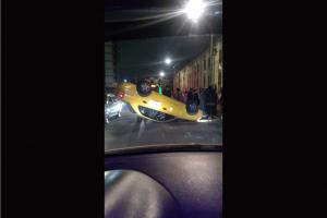 Taxi volcado 