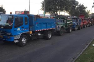 Volqueteros y camioneros protestan contra medidas ambientales en Bogotá