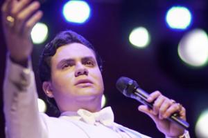 Imitador colombiano de José José 
