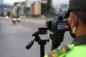 Operativos de control de velocidad / cámaras salvavidas en Bogotá / Policía de Tránsito 