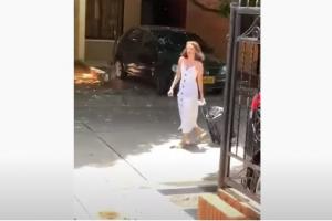 mujer insulta a vecinos