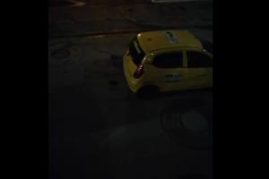 Taxista arrolla a hombre varias veces