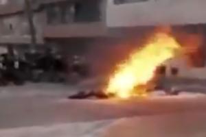 Incendia moto en Suba