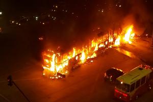 Conductores heridos y 15 buses incinerados: El balance de Transmilenio