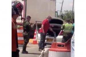 La broma a policías de la mano de un muerto en el baúl del carro