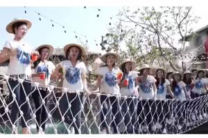Reinas cayeron al agua