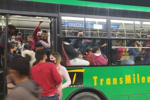 Transmilenio lleno en Bogotá 
