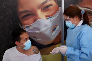 Vacunación contra la covid 19 en Clínica Colombia de Bogotá 