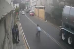 Arrollan a niño en México