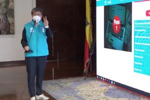 Alcaldesa de Bogotá, Claudia López en entrega de vacunas anticovid