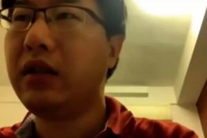 Profesor dio clase por dos horas con el micrófono en silencio