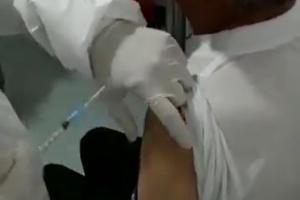 Vacunación con jeringa vacía 