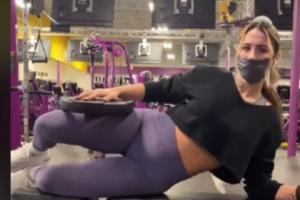Joven acosada en el gimnasio