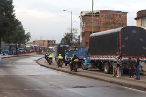 Camioneros y conductores de vehículos de carga protestan en sur de Bogotá