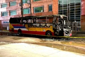 Pirómanos quemaron bus de Rápido Tolima